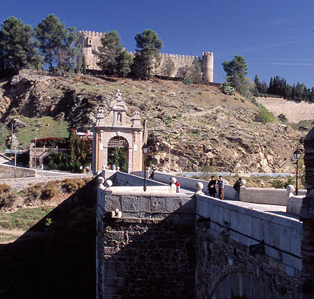 Puente de Alcantara y Castillo de San Servando